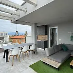 The Queen - With Pool Apartment Peschiera del Garda