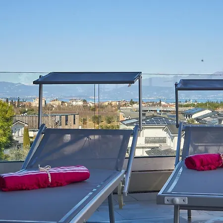 The Queen - Big Terrace And Pool