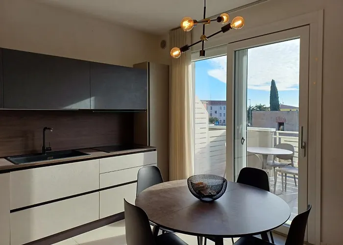 The Queen - Big Terrace And Pool