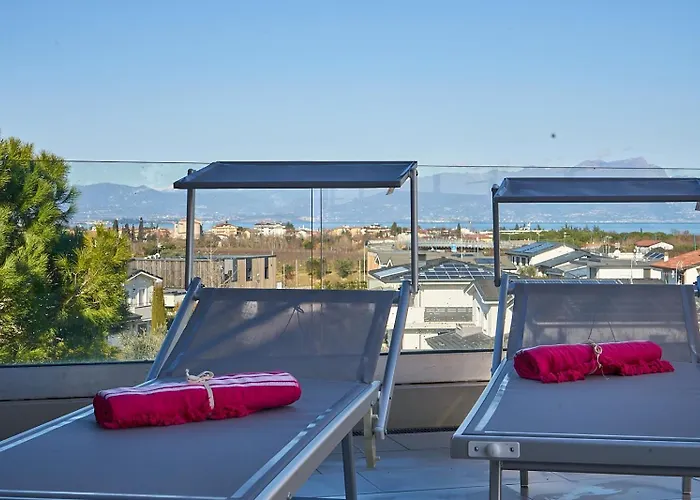 The Queen - Big Terrace And Pool