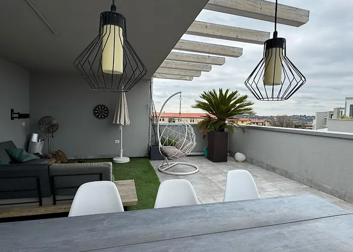 Lägenhet The Queen - Big Terrace And Pool Peschiera del Garda