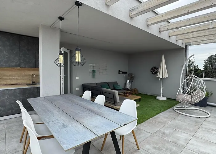 The Queen - Big Terrace And Pool Lägenhet Peschiera del Garda