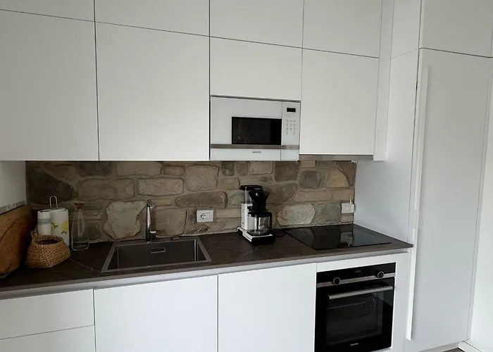 The Queen - Big Terrace And Pool